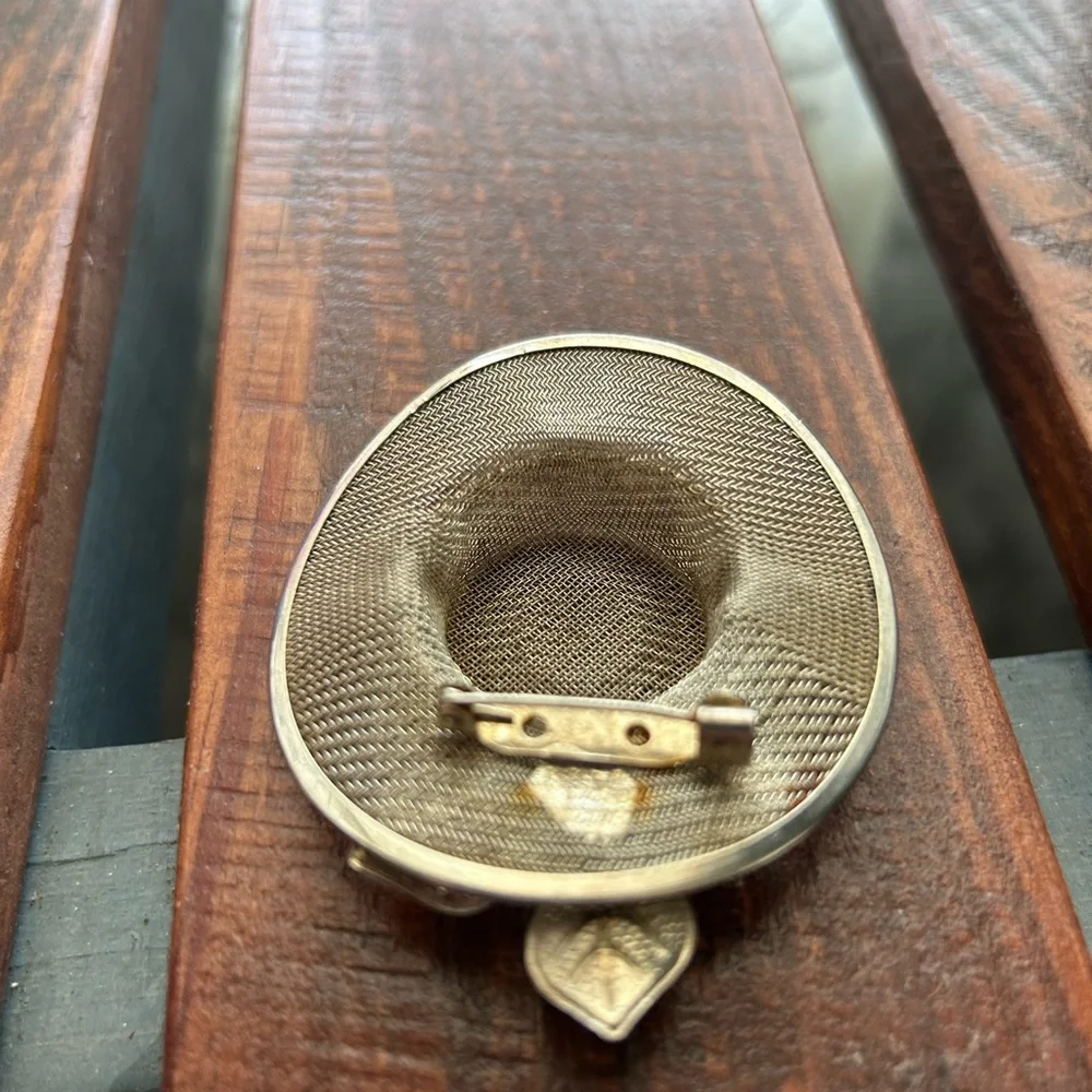 Elegant silvery hat Brooch